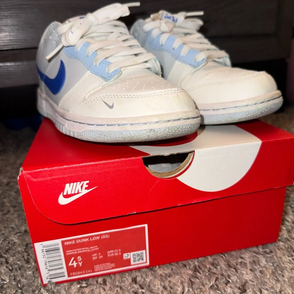 Nike Kids/Women Dunk Low Sneakers - White and Blue 4.5y - Picture 3 of 5